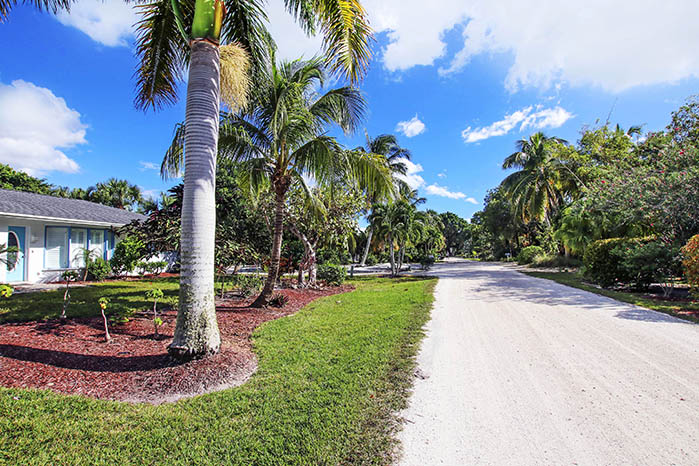 ROAD TO BEACH