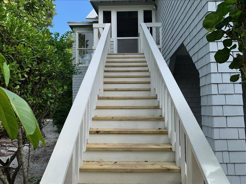 STAIRS TO FRONT DOOR