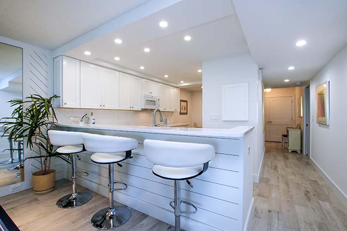 BREAKFAST BAR