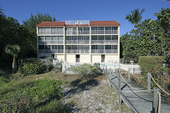 EXTERIOR BACK