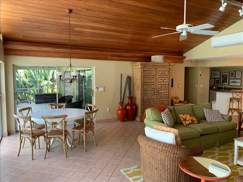 LIVING/DINING AREA