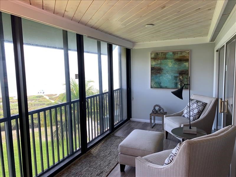 GLASS ENCLOSED LANAI