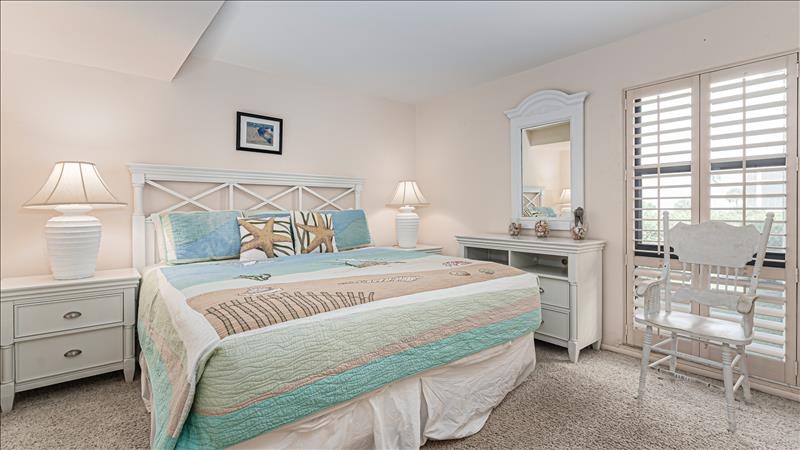 Guest Bedroom w/Queen Bed