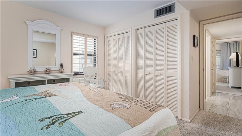 Guest Bedroom w/Queen Bed