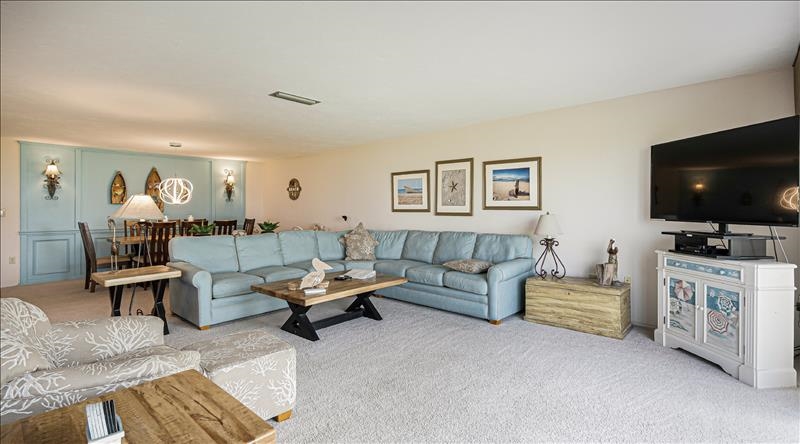 Living Room/Dining Room