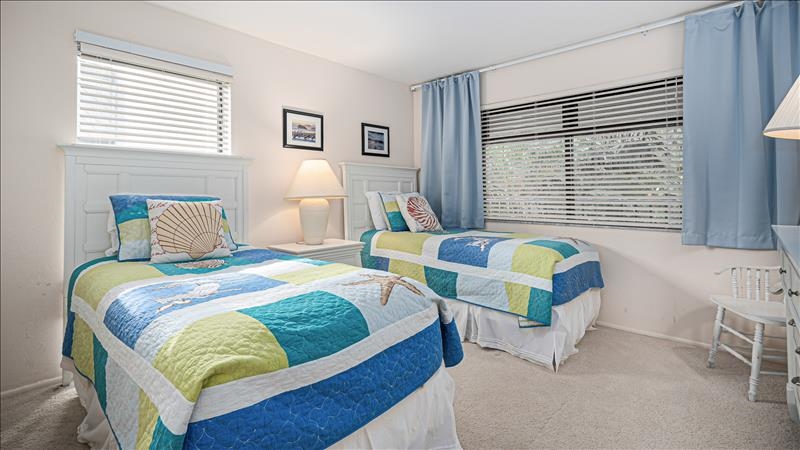 Guest Bedroom w/2 Twin Beds