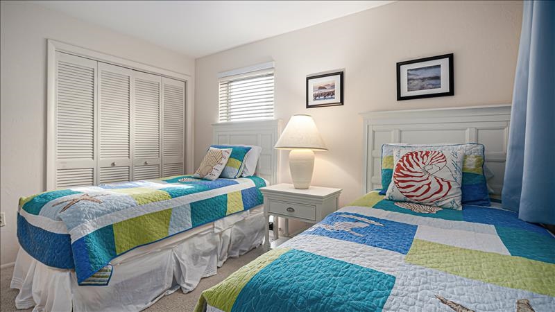 Guest Bedroom w/Twin Beds