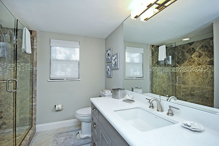 1ST FLOOR BATH