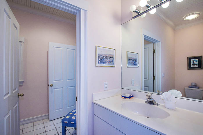 GUEST BATHROOM B
