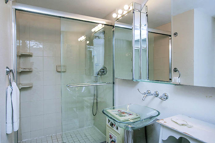 GUEST BATH